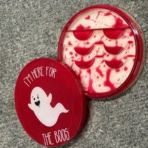 im here for the boos bl00d splatter lash tray
